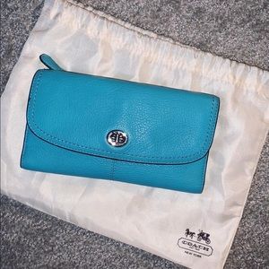 LIKE NEW COACH WALLET